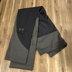 Under Armour, Women's Fitted Heat Gear Leggings, Small, 3/4 length